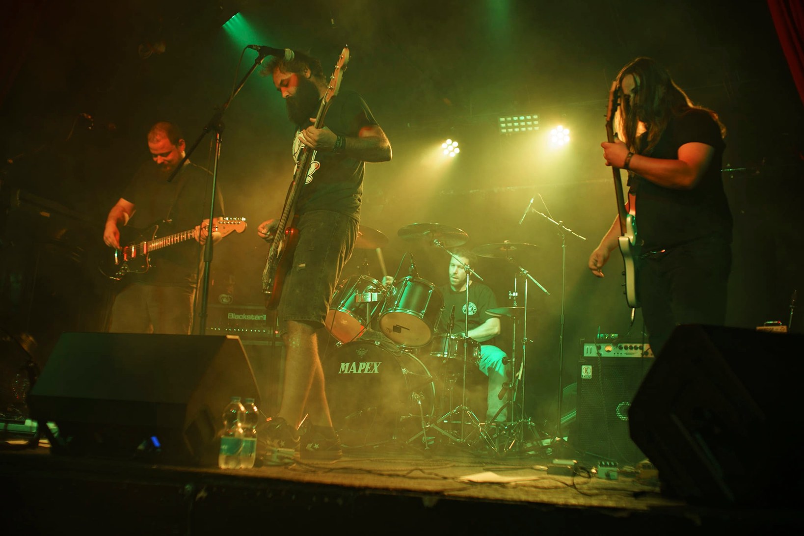 GlassMoth - 'Hiraeth' címmel megjelent a veszprémi grunge stoner/alter rock/metal zenekar debütáló EP-je!